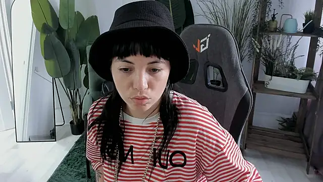 Snapshot of NeoGeisha chatting on July 15, 3:35 am NeoGeisha online show from July 15, 3:35 am