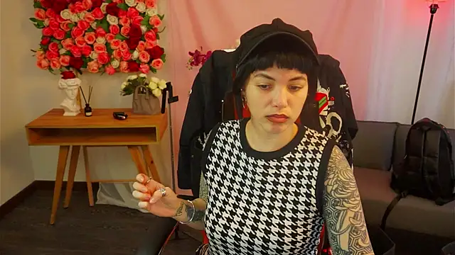 NeoGeisha online show from April 8, 1:23 pm