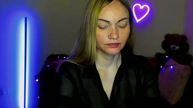 Snapshot of BlondMikey22 chatting on May 28, 11:27 am BlondMikey22 online show from May 28, 11:27 am