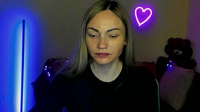 Snapshot of BlondMikey22 chatting on May 7, 11:24 am BlondMikey22 online show from May 7, 11:24 am