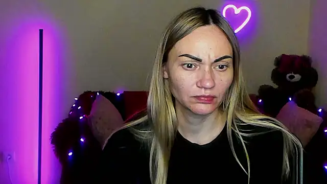 Snapshot of BlondMikey22 chatting on April 18, 7:07 pm BlondMikey22 online show from April 18, 7:07 pm