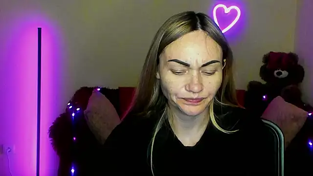 Snapshot of BlondMikey22 chatting on April 18, 5:26 pm BlondMikey22 online show from April 18, 5:26 pm