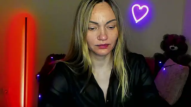 Snapshot of BlondMikey22 chatting on May 30, 5:25 am BlondMikey22 online show from May 30, 5:25 am