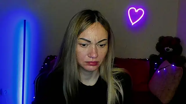 Snapshot of BlondMikey22 chatting on May 16, 5:28 am BlondMikey22 online show from May 16, 5:28 am