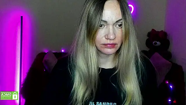 Snapshot of BlondMikey22 chatting on February 7, 6:49 pm BlondMikey22 online show from February 7, 6:49 pm