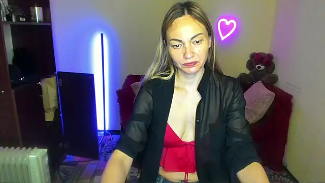 Snapshot of BlondMikey22 chatting on June 12, 5:27 am BlondMikey22 online show from June 12, 5:27 am