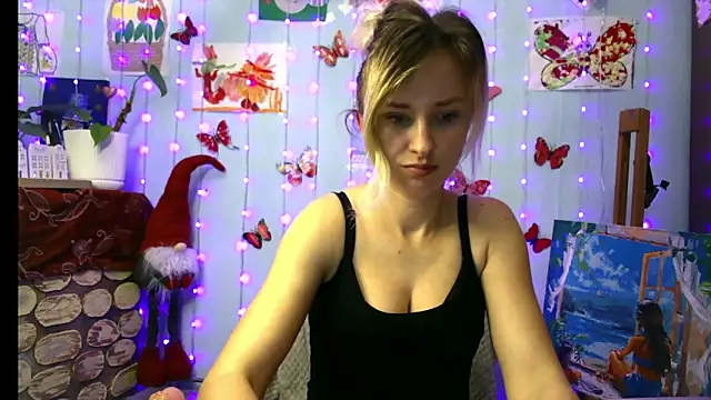 Snapshot of HarleyWidLife chatting on March 1, 3:56 pm HarleyWidLife online show from March 1, 3:56 pm