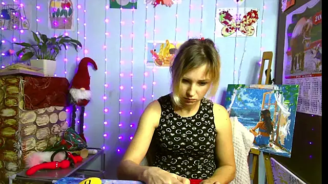 Snapshot of HarleyWidLife chatting on February 6, 11:17 am HarleyWidLife online show from February 6, 11:17 am