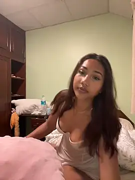 lyla luv online show from March 22, 9:38 pm