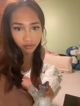 lyla luv online show from March 4, 10:17 pm