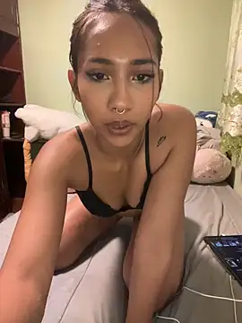 Snapshot of lyla_luv chatting on February 10, 11:53 am lyla luv online show from February 10, 11:53 am