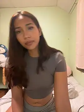 lyla luv online show from March 24, 9:04 pm