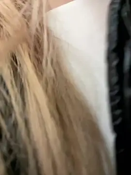 Snapshot of blonde_exe chatting on February 16, 3:43 pm blonde exe online show from February 16, 3:43 pm