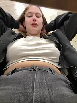 blonde exe online show from April 4, 10:55 am