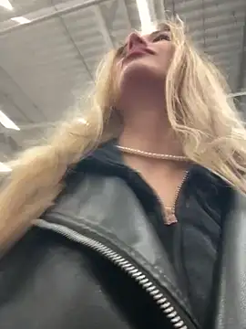 blonde exe online show from May 29, 2:12 pm