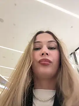 blonde exe online show from May 15, 3:32 pm