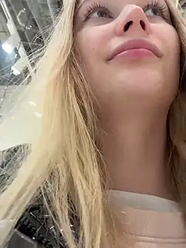 Snapshot of blonde_exe chatting on February 21, 3:47 pm blonde exe online show from February 21, 3:47 pm