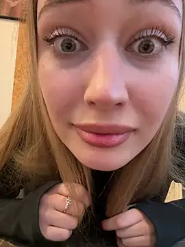 blonde exe online show from March 25, 3:55 pm