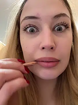 blonde exe online show from March 20, 2:07 pm