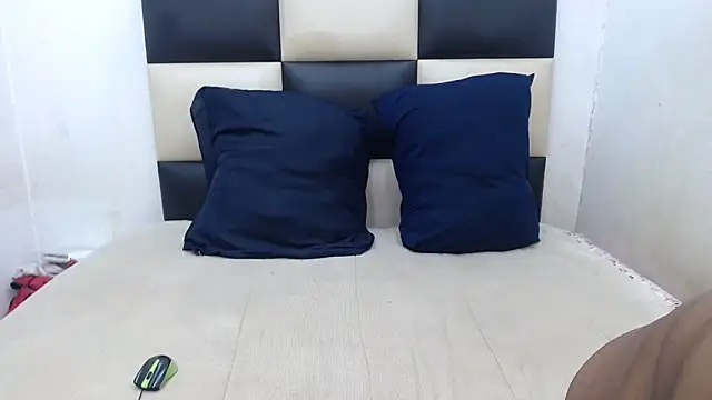 MatureTemptress online show from March 12, 5:28 pm