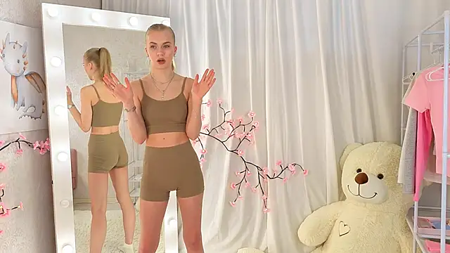 BoyarDuchess online show from February 7, 9:06 am