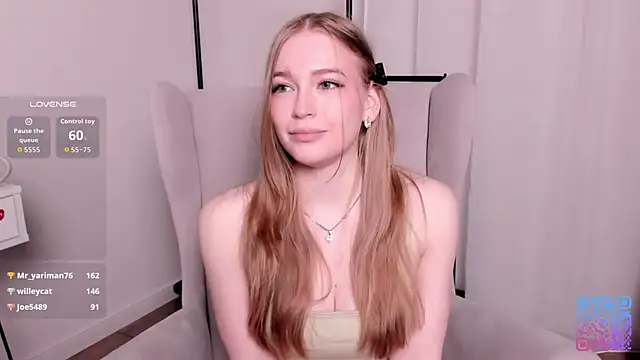 RowenaIanniello online show from March 29, 11:39 pm