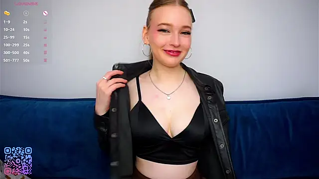 RowenaIanniello online show from April 18, 12:02 am