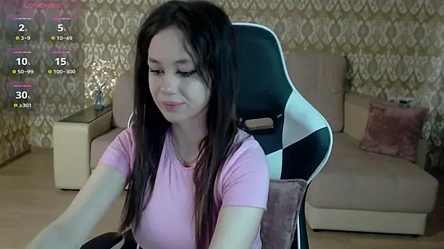 Snapshot of laylaura chatting on May 3, 9:03 am laylaura online show from May 3, 9:03 am