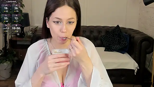 Snapshot of laylaura chatting on March 27, 8:37 am laylaura online show from March 27, 8:37 am