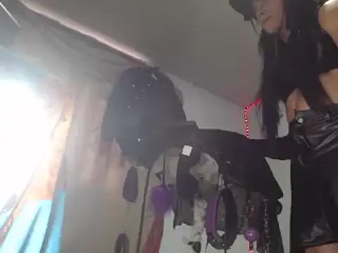 Snapshot of sofia69xxx chatting on February 24, 11:44 am sofia69xxx online show from February 24, 11:44 am