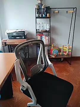 Lyonette reading1 online show from April 6, 3:13 pm