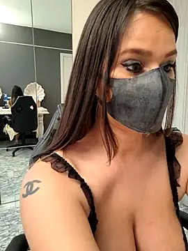 Snapshot of Nhaomy___ chatting on February 9, 1:31 pm Nhaomy online show from February 9, 1:31 pm