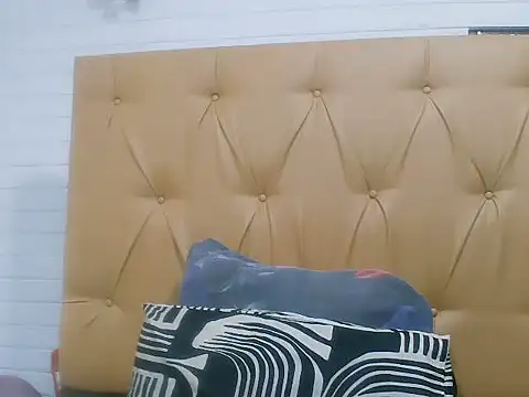 Snapshot of Ladyxx21 chatting on February 15, 7:20 am Ladyxx21 online show from February 15, 7:20 am