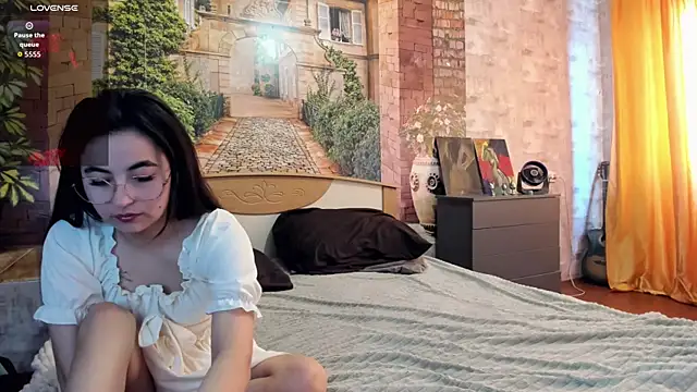  littleangie  online show from April 2, 1:46 am