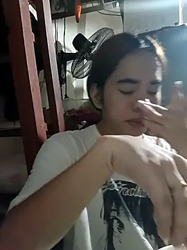 Snapshot of Wildcam21 chatting on February 19, 5:15 am Wildcam21 online show from February 19, 5:15 am