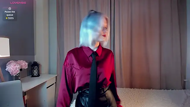 GoldenLenarz online show from March 13, 11:04 am