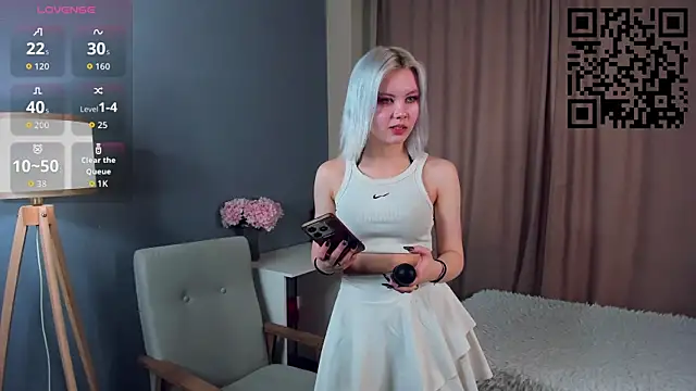 GoldenLenarz online show from April 10, 11:06 am