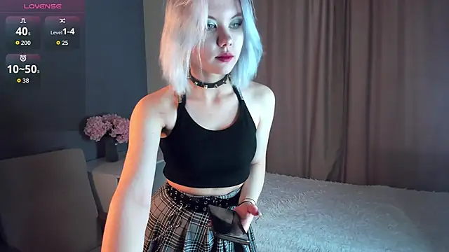 GoldenLenarz online show from March 30, 11:01 am