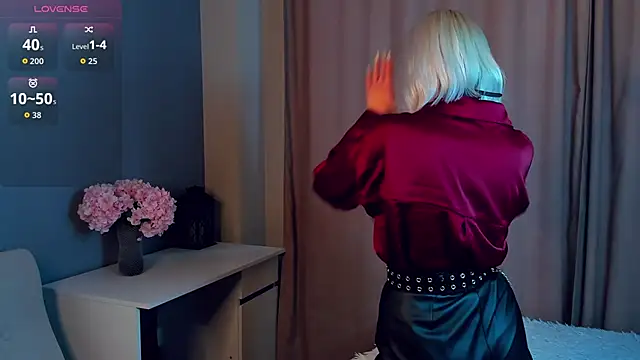 GoldenLenarz online show from March 27, 11:11 am