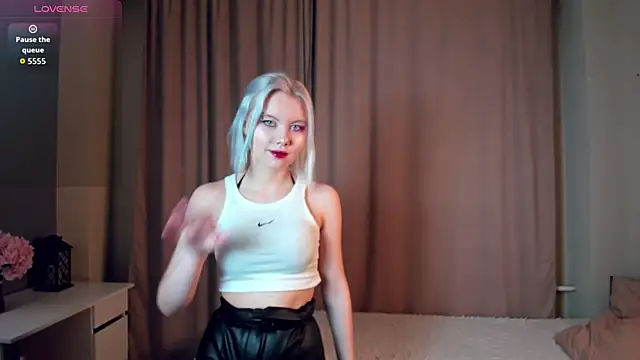 GoldenLenarz online show from March 14, 11:05 am