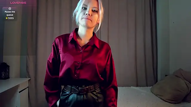 GoldenLenarz online show from March 4, 11:07 am