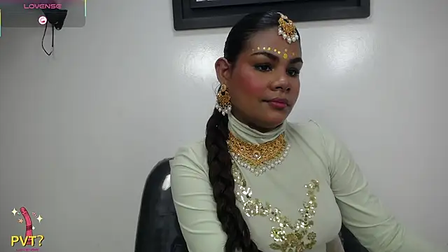 yaazhinii online show from April 4, 11:39 am