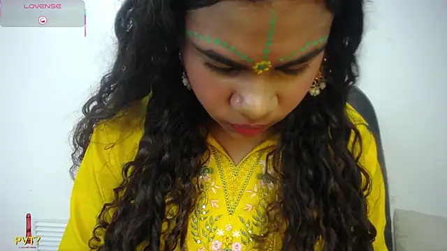 Snapshot of yaazhinii chatting on May 20, 12:13 pm yaazhinii online show from May 20, 12:13 pm