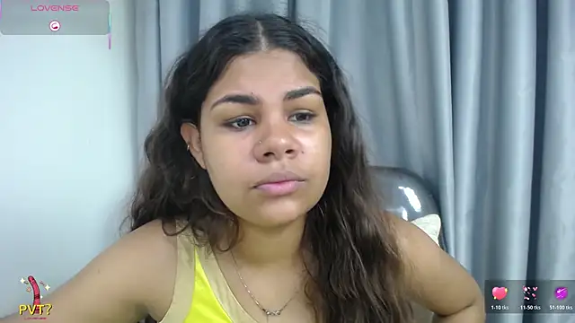 Snapshot of yaazhinii chatting on June 1, 11:43 am yaazhinii online show from June 1, 11:43 am