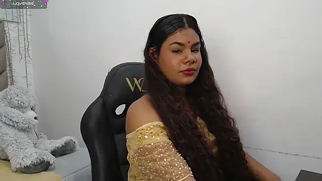 Snapshot of yaazhinii chatting on February 11, 11:43 am yaazhinii online show from February 11, 11:43 am