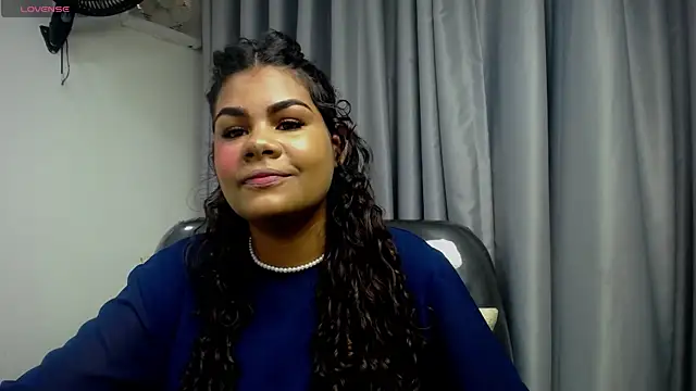 Snapshot of yaazhinii chatting on April 20, 11:57 am yaazhinii online show from April 20, 11:57 am