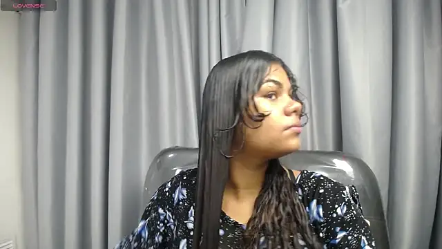 Snapshot of yaazhinii chatting on May 7, 11:46 am yaazhinii online show from May 7, 11:46 am