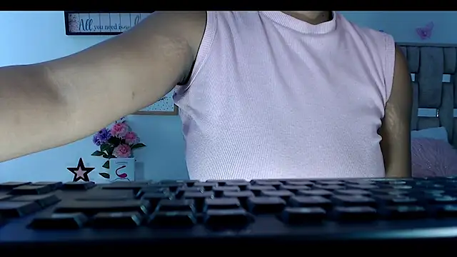 Snapshot of Aantoniaa_brown27 chatting on February 23, 1:33 pm Aantoniaa brown27 online show from February 23, 1:33 pm