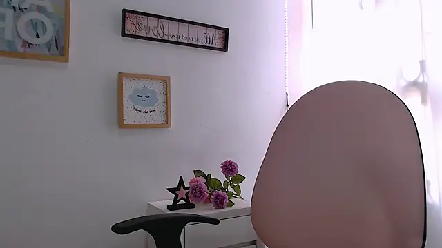 Snapshot of Aantoniaa_brown27 chatting on February 20, 1:46 pm Aantoniaa brown27 online show from February 20, 1:46 pm