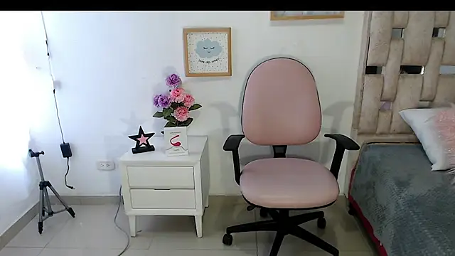 Snapshot of Aantoniaa_brown27 chatting on February 25, 2:28 pm Aantoniaa brown27 online show from February 25, 2:28 pm